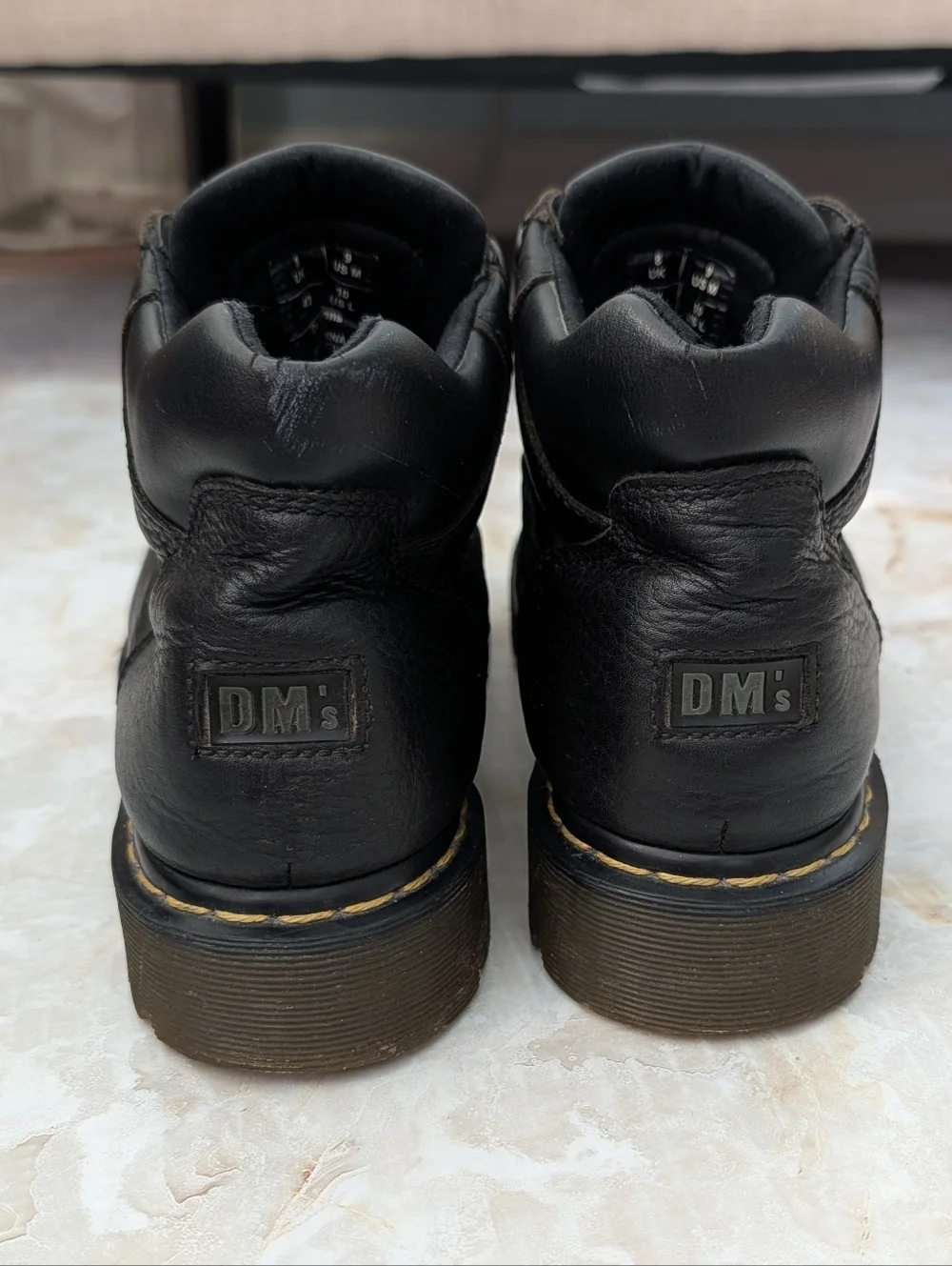 Unisex Dr. Martens Boots 10962  Black Leather Combat Men 9 / Woman's 10